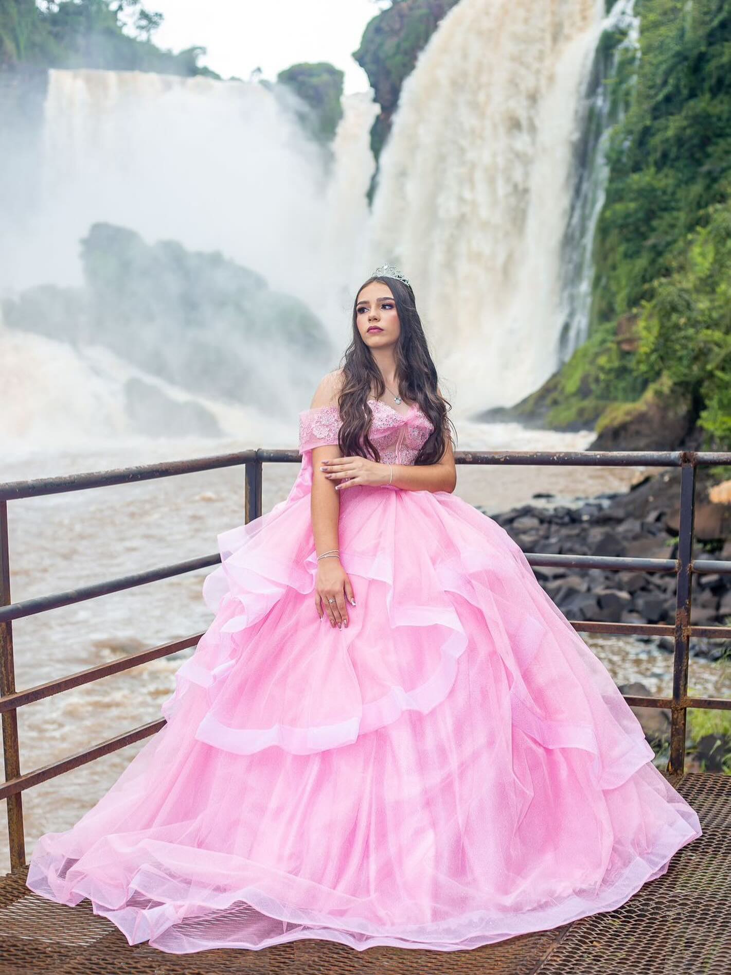 Clienta con vestido del atelier